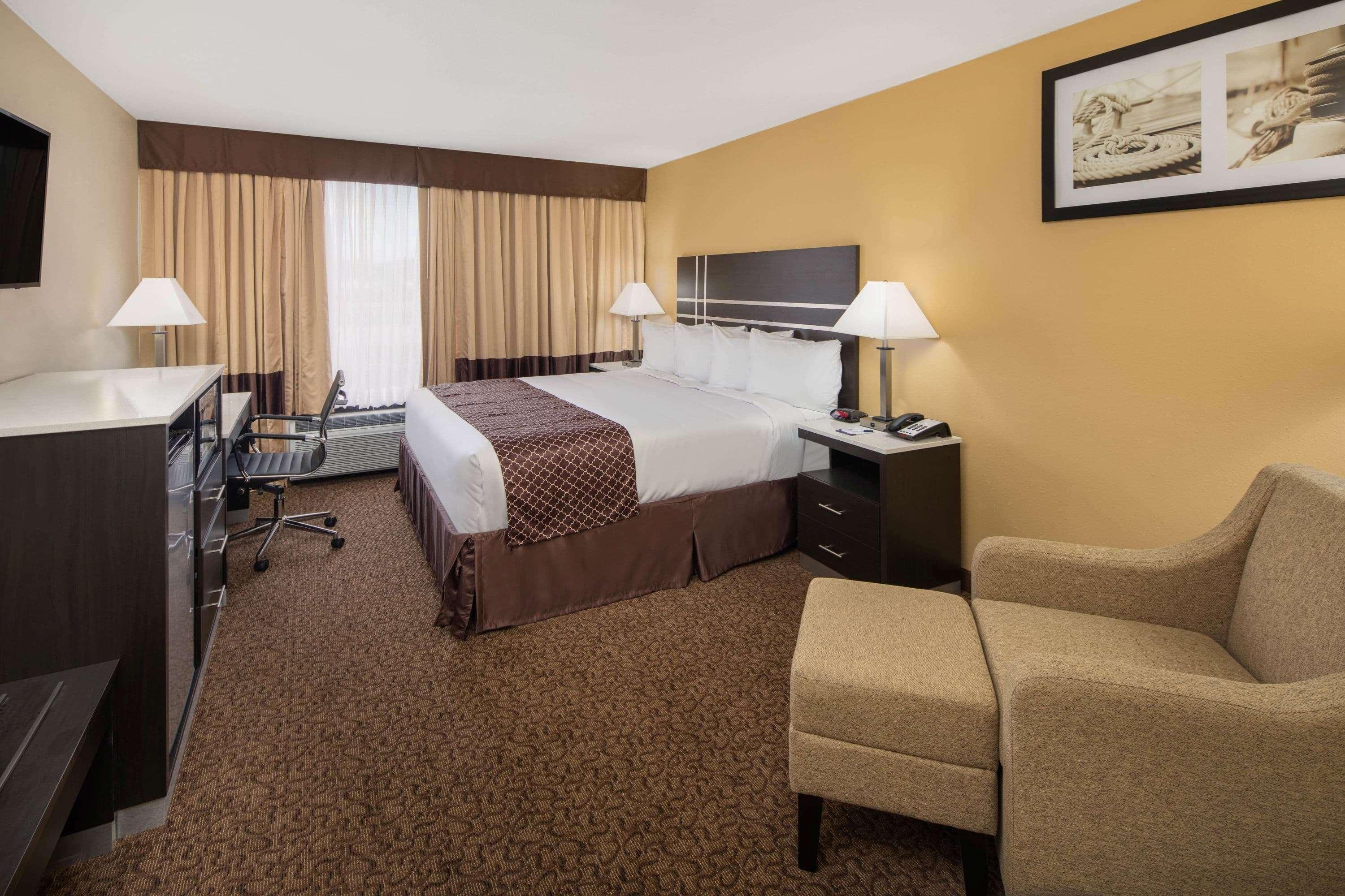 Baymont Inn & Suites By Wyndham Hammond Exterior photo